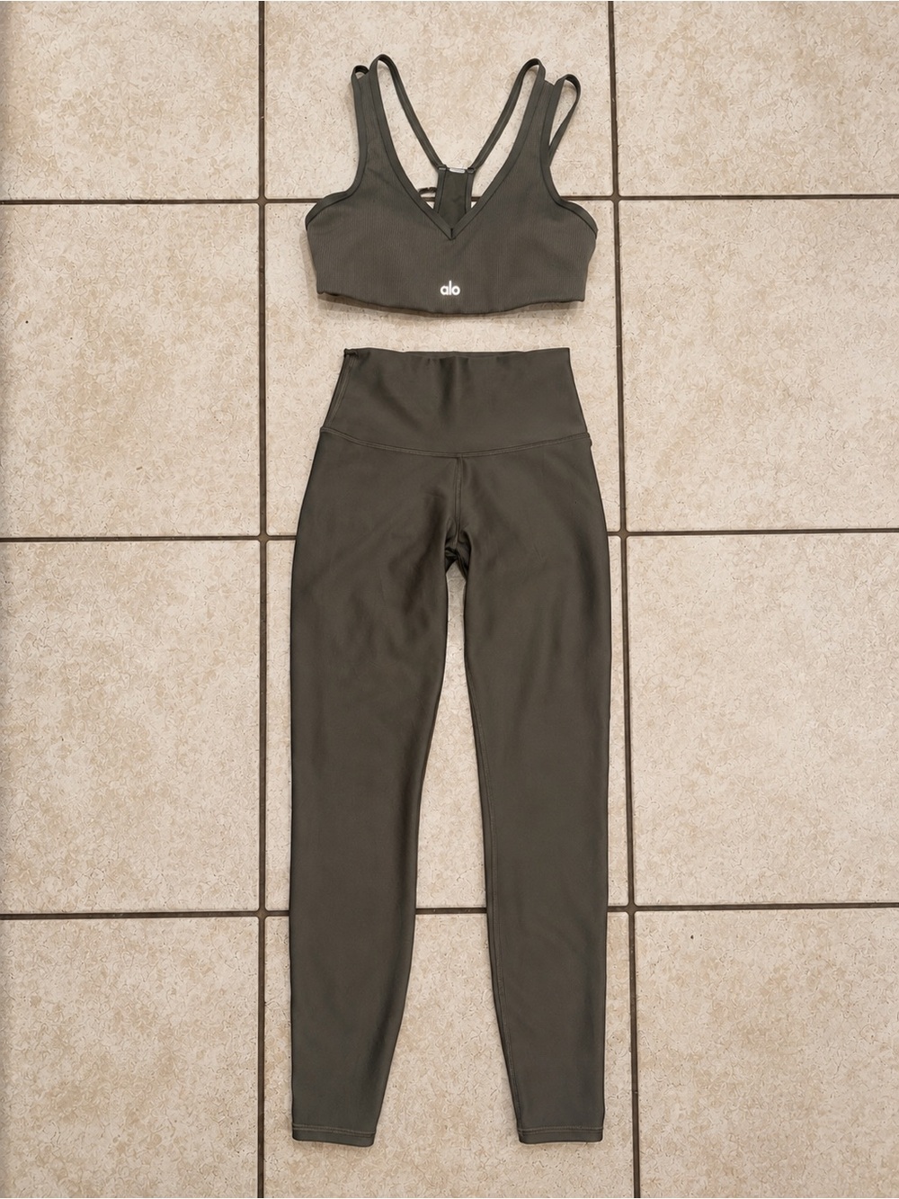 ALO Yoga Olive Tree Matching Set | Ribbed V-Neck Bra (S)High-Waist Leggings (XS)